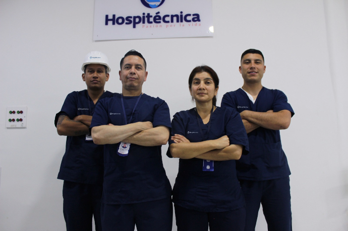 Equipo de biomedicos con uniforme azul oscuro Equipo de trabajo